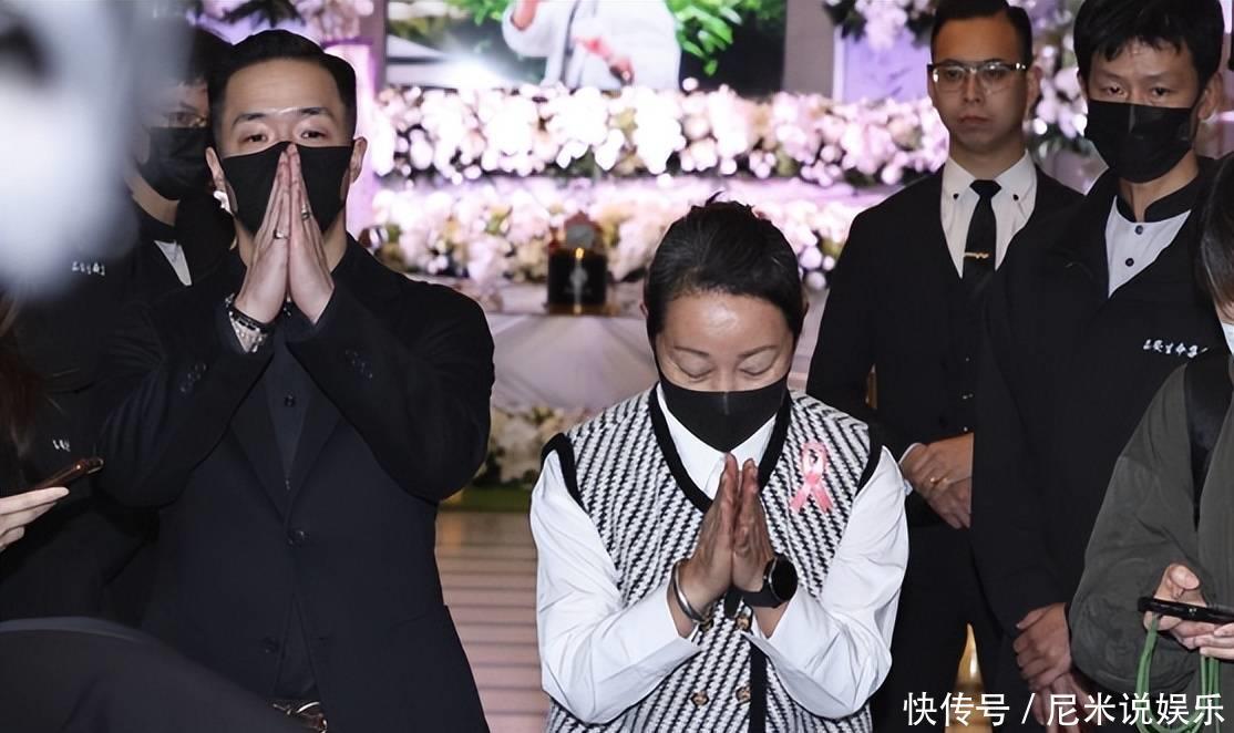 演员张振寰告别式,23年没见面的儿子现身,鞠躬送别父亲:这辈子辛苦了 - 360娱乐,你开心就好