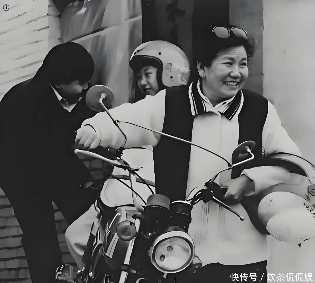 1986年，赵丽蓉拍摄《西游记》时的留影，她虽不识字，但是很敬业 - 360娱乐，你开心就好