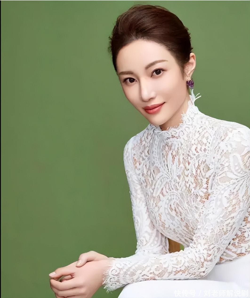 央视主持人白影风采一览,美与知性并存 - 360娱乐,你开心就好