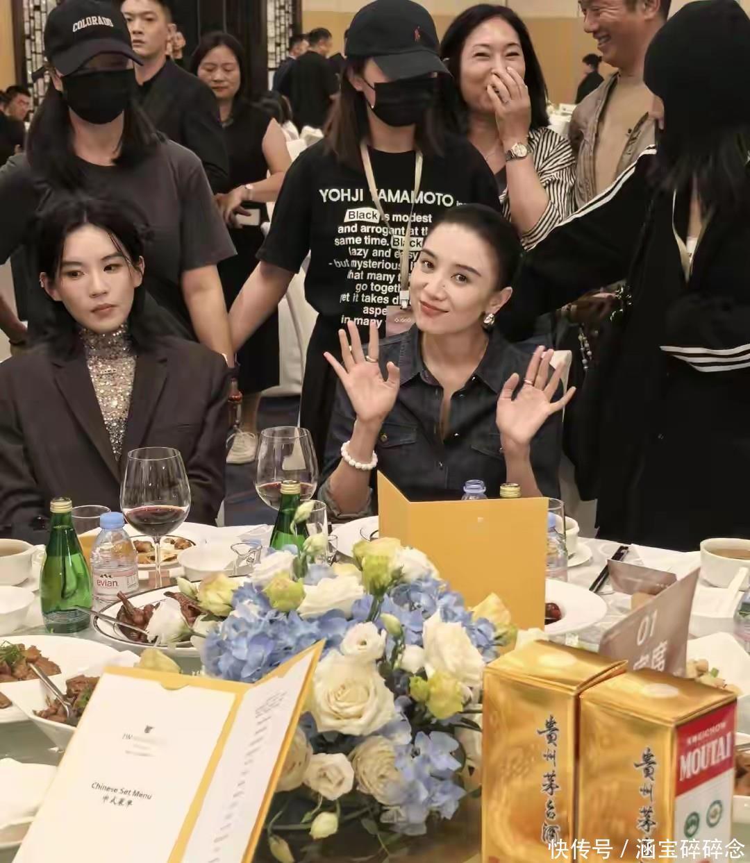宋佳北京晚宴近照流出，高挑身姿配丸子头，又美又飒，气质超绝！ - 360娱乐，你开心就好