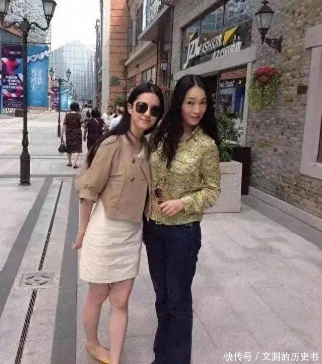 刘亦菲与小姨东湖漫步，家族 “仙女基因” 惊艳众人 - 360娱乐，你开心就好