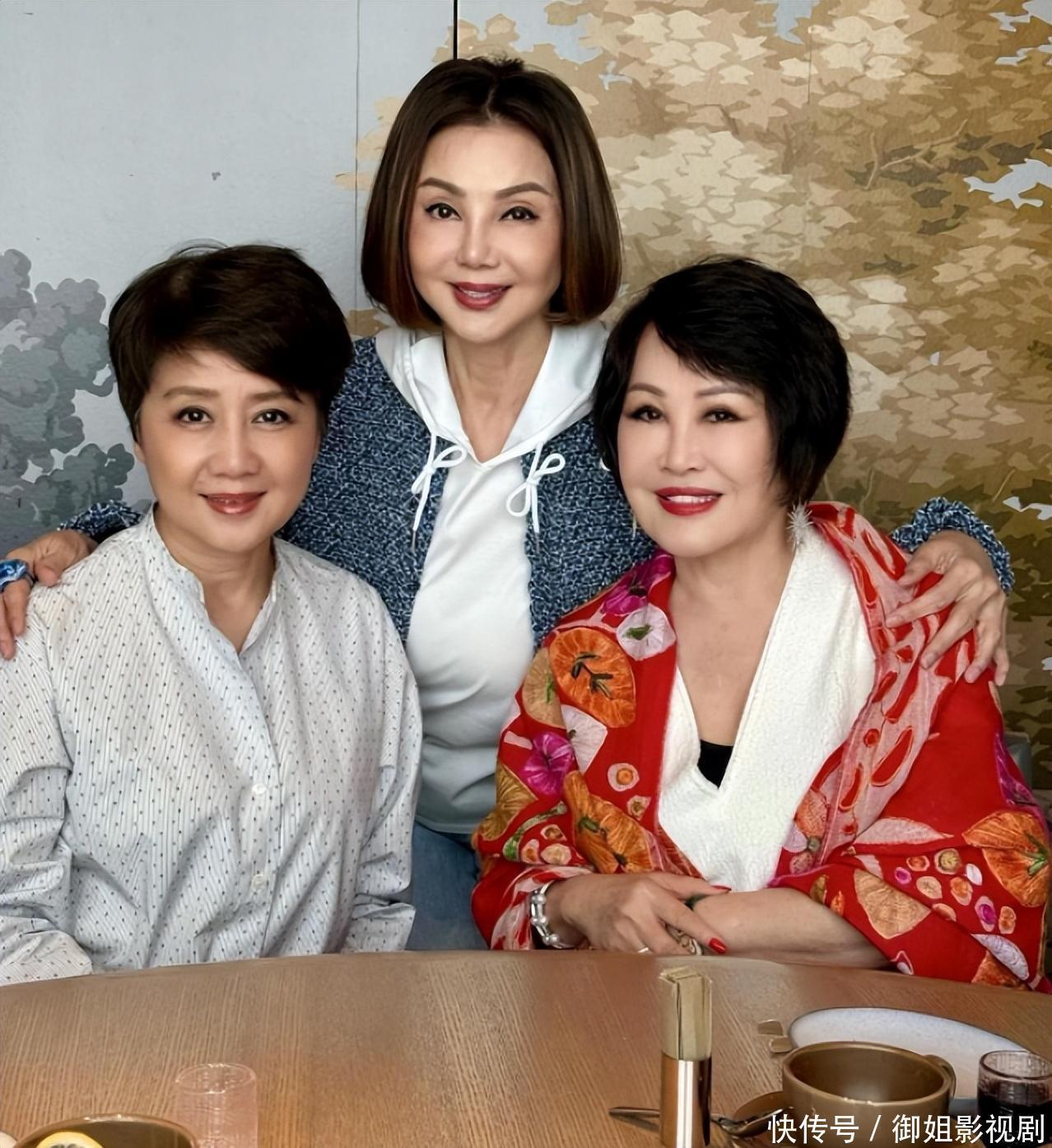 四太梁安琪现身刀郎演唱会，没坐内场被调侃：她也是农民工 - 360娱乐，你开心就好