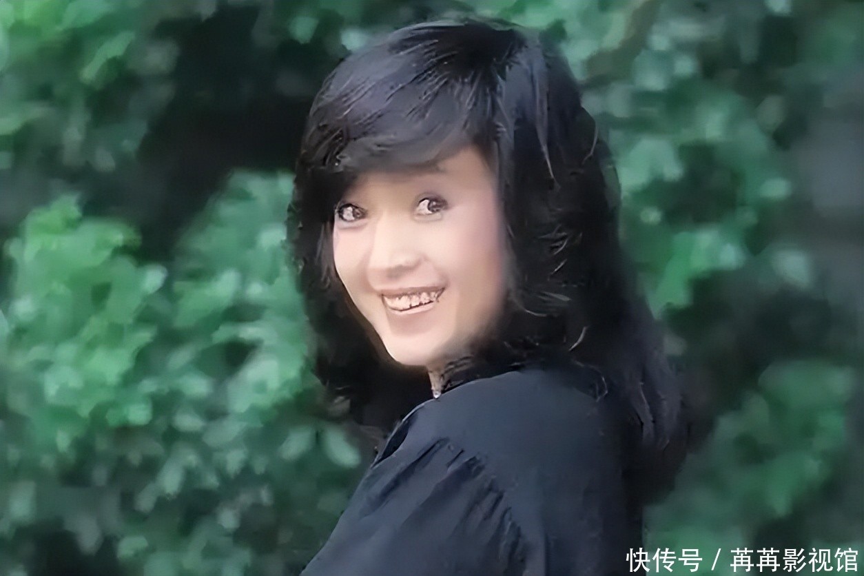 发声艺人被台当局威胁,移民署开始行动,侯佩岑被曝全家移居上海 - 360娱乐,你开心就好