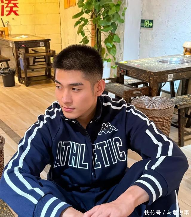 梁浩川是体育生,他也是一位非常优秀的男演员