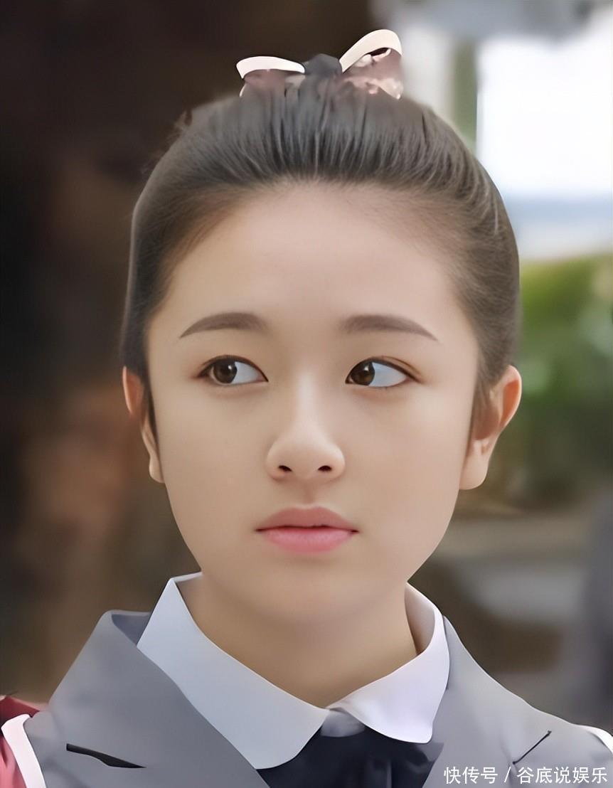 17岁的李兰迪在《秘果》中饰演于池子16岁的李兰迪在《中国式关系》中