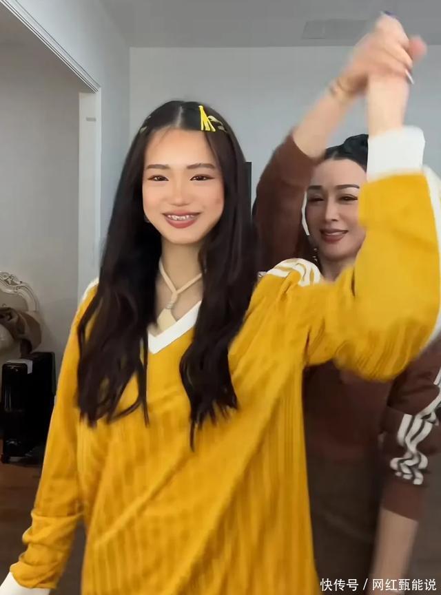 钟丽缇和二女儿跳舞,17岁张思捷戴牙箍,化欧美妆比妈妈更洋气 - 360娱乐,你开心就好