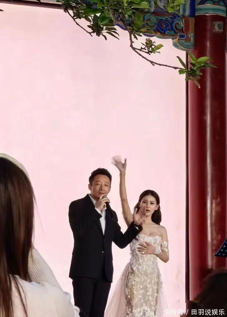 汪小菲大婚现场!父亲汪则翰罕见露面,与张兰闺蜜同框帅出圈 - 360娱乐,你开心就好
