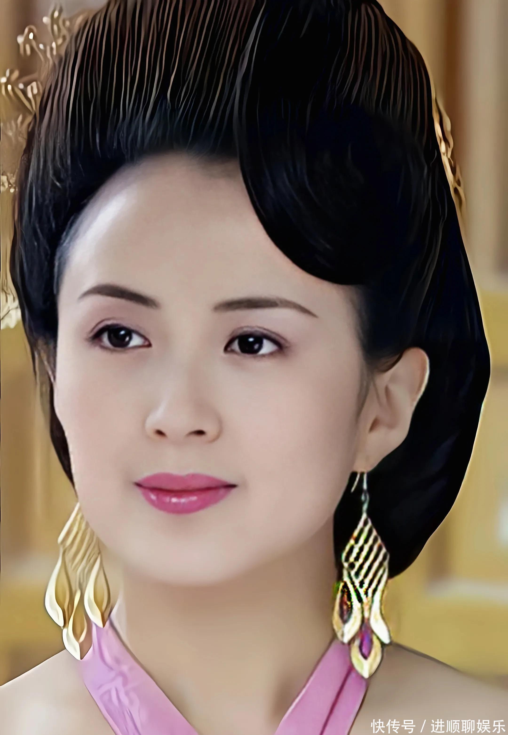 杨童舒:樱桃小口,眉如新月
