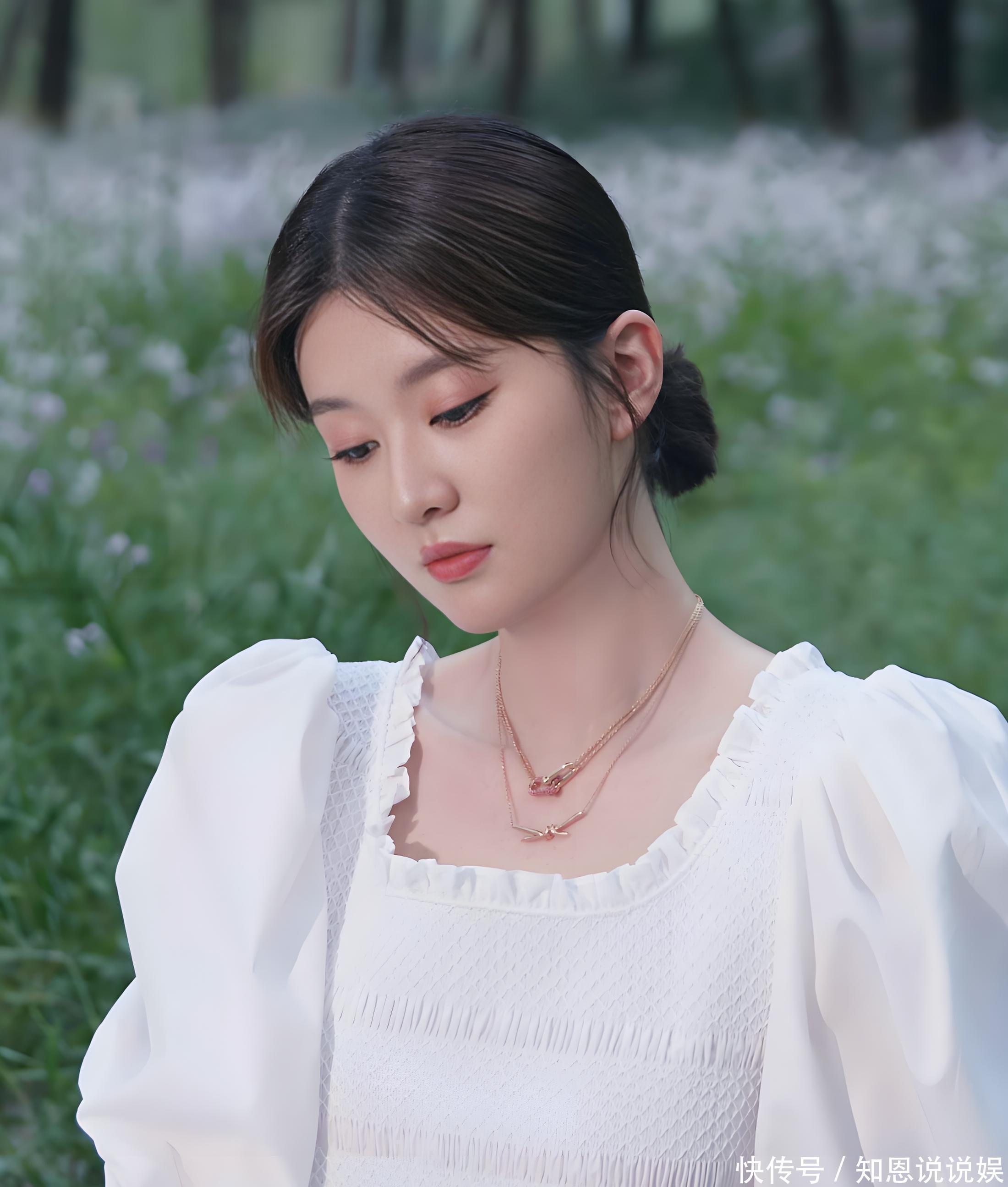 乔欣和老公美国度假,33岁赖柏霖罕见出镜,出海钓鱼现鲸鱼跳龙门