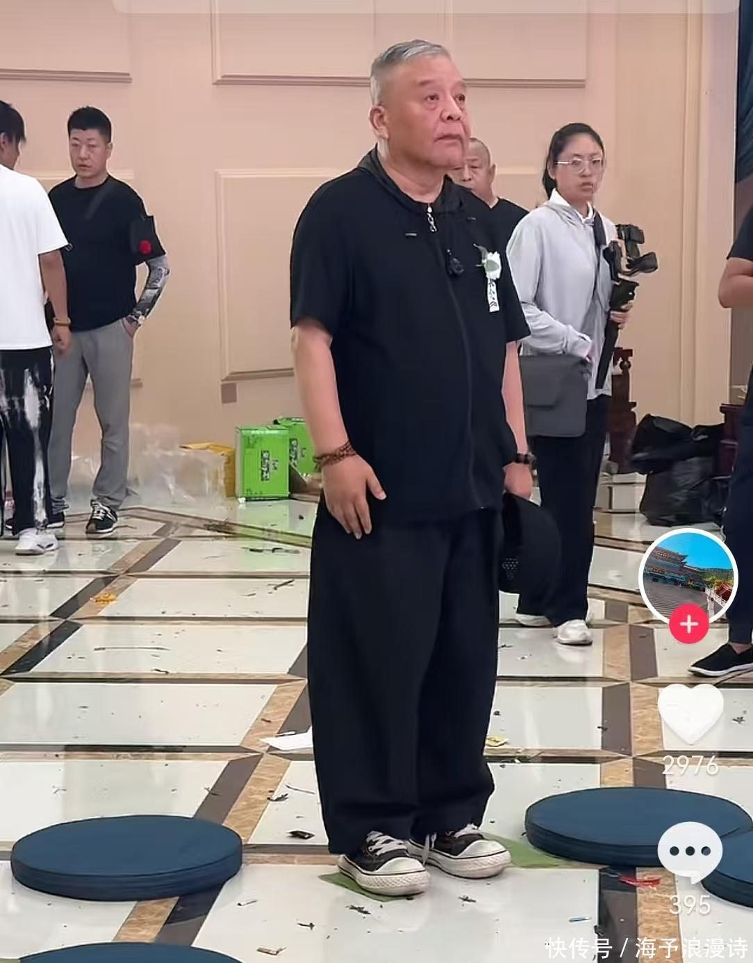 杨议戏里戏外俩媳妇都来参加葬礼,杨议被大汉抬走,告别仪式曝光 - 360娱乐,你开心就好
