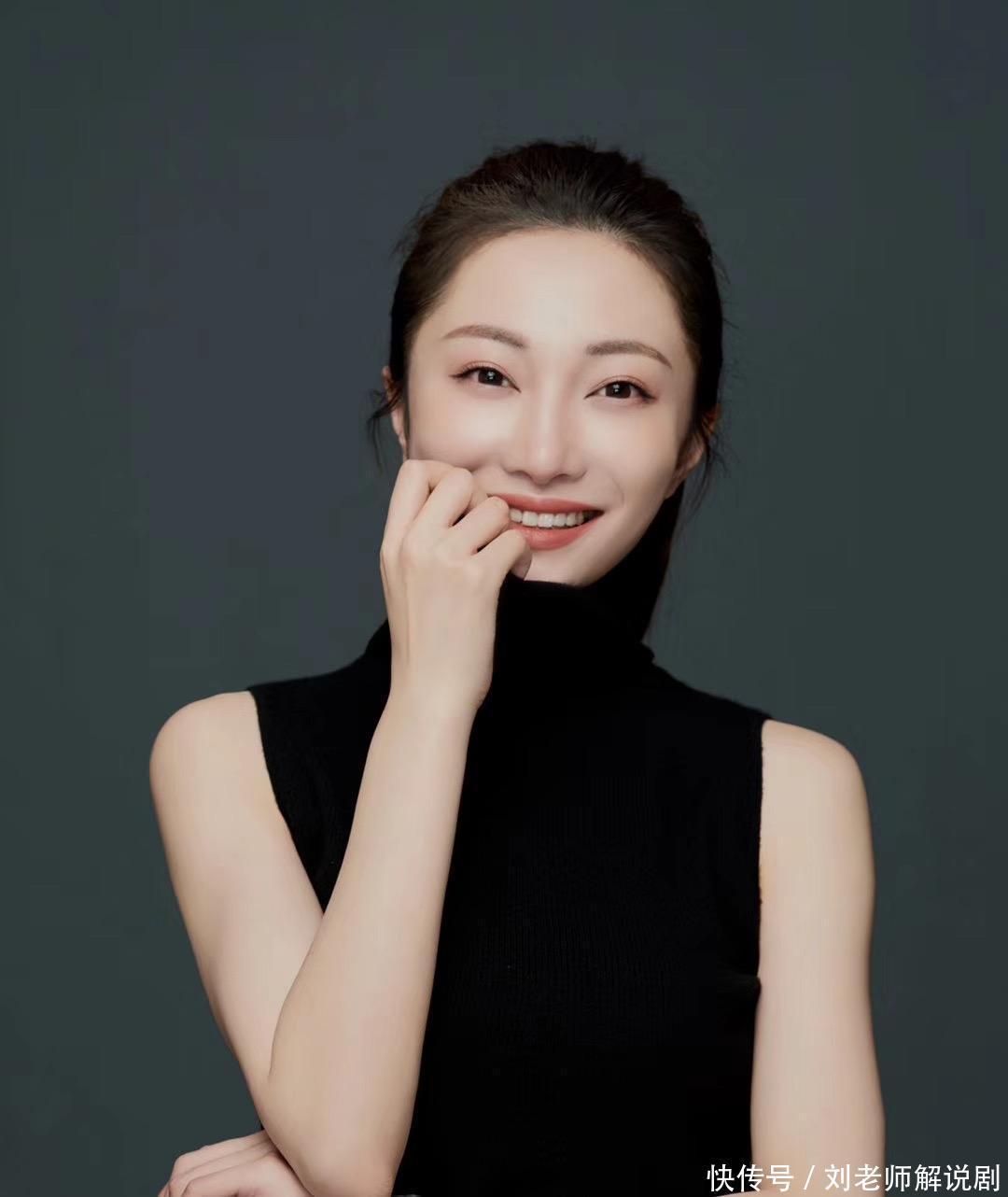 央视主持人白影风采一览，美与知性并存 - 360娱乐，你开心就好