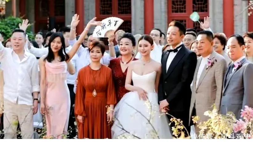 汪小菲大婚，父亲汪则翰夫妻罕见亮相，赵女士与张兰还是好闺蜜！ - 360娱乐，你开心就好