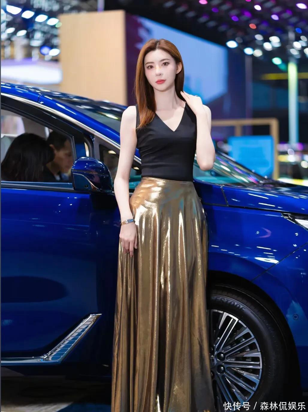 车展背头女王，最美礼仪小姐杜芊逸，邪魅一笑迷倒众人 - 360娱乐，你开心就好