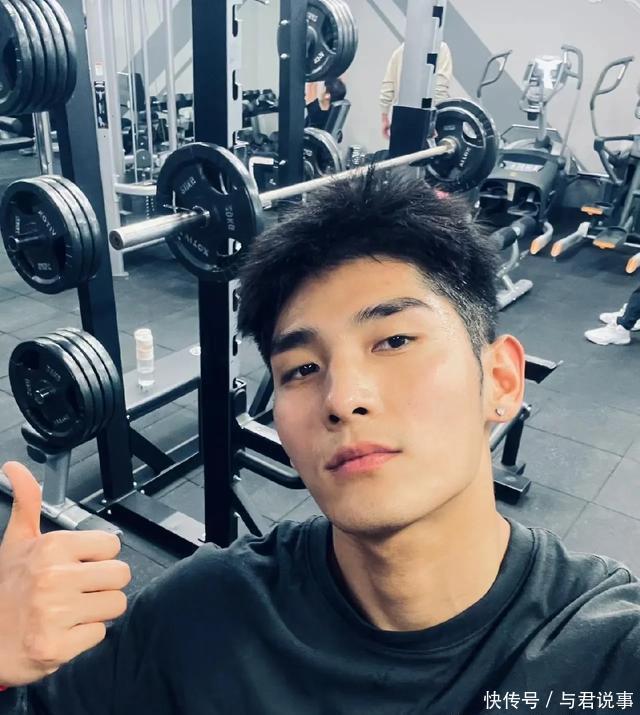 梁浩川是体育生,他也是一位非常优秀的男演员