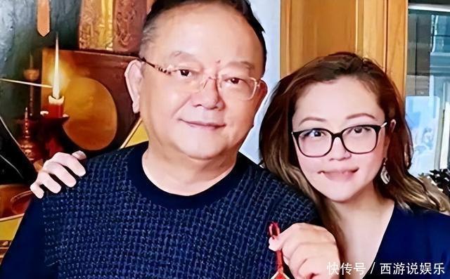 75岁王刚现状:外孙和儿子一起上高中,老态尽显,老婆仍风韵犹存 - 360娱乐,你开心就好