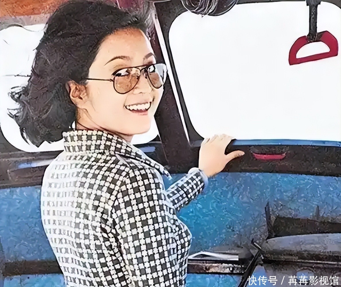 发声艺人被台当局威胁,移民署开始行动,侯佩岑被曝全家移居上海 - 360娱乐,你开心就好