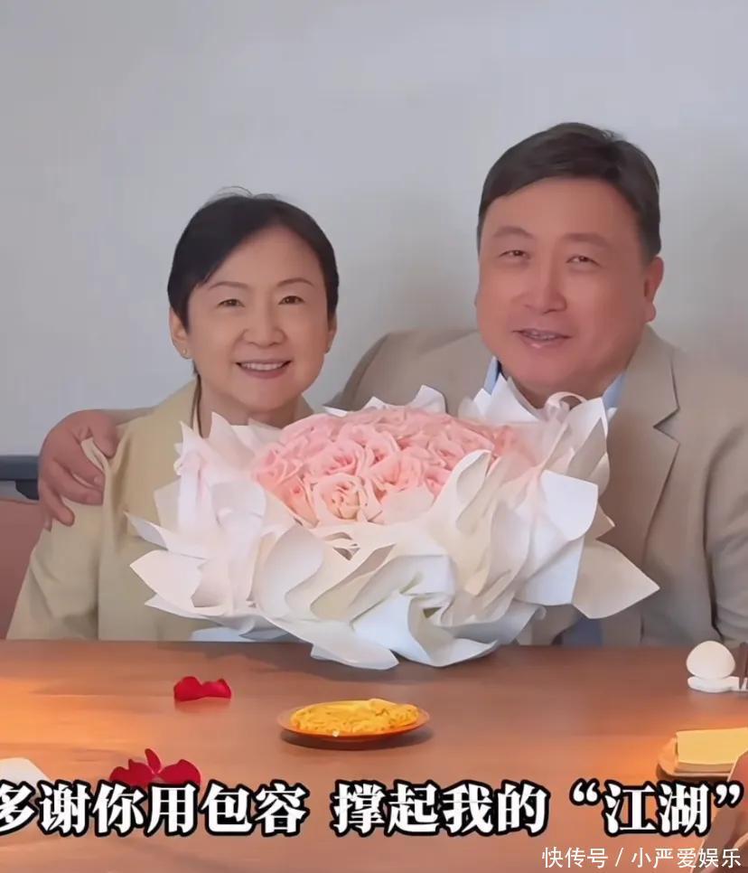 王晶为70岁妻子庆祝生日，丁德君气质端庄像40岁，和王晶有夫妻相 - 360娱乐，你开心就好