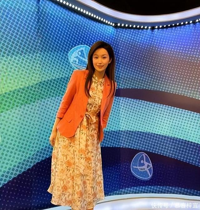 51岁广东体育台主持郑怡:39岁生女为家庭退休,老公常年不在广州 - 360娱乐,你开心就好