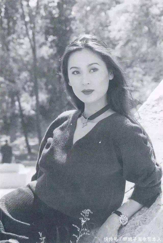 她是“中国第一代超模”，颜值气质不输港姐，今一头白发气质依旧 - 360娱乐，你开心就好