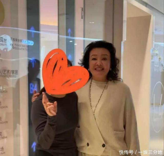 玥儿北京庆生!爷爷汪则翰现身,祖孙三代逛市场,疑似与张兰避嫌 - 360娱乐,你开心就好
