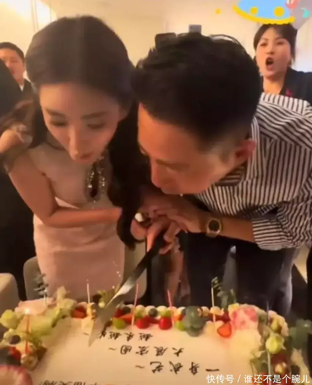 汪小菲生日现场图曝光：张兰往新儿媳脸上抹蛋糕，深情表白引泪目 - 360娱乐，你开心就好