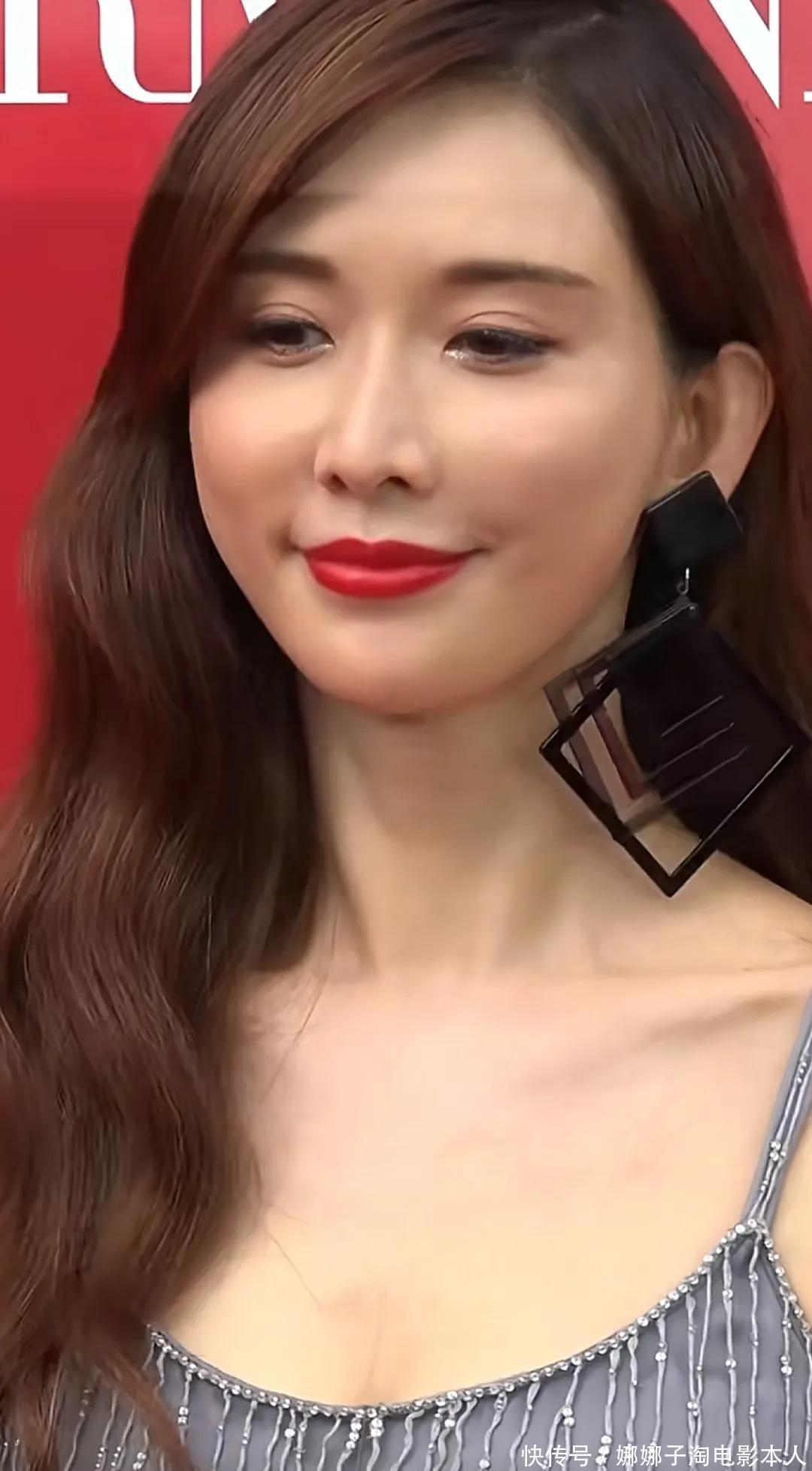 林志玲出生于1974年,目前50岁.咋保养的这么年轻