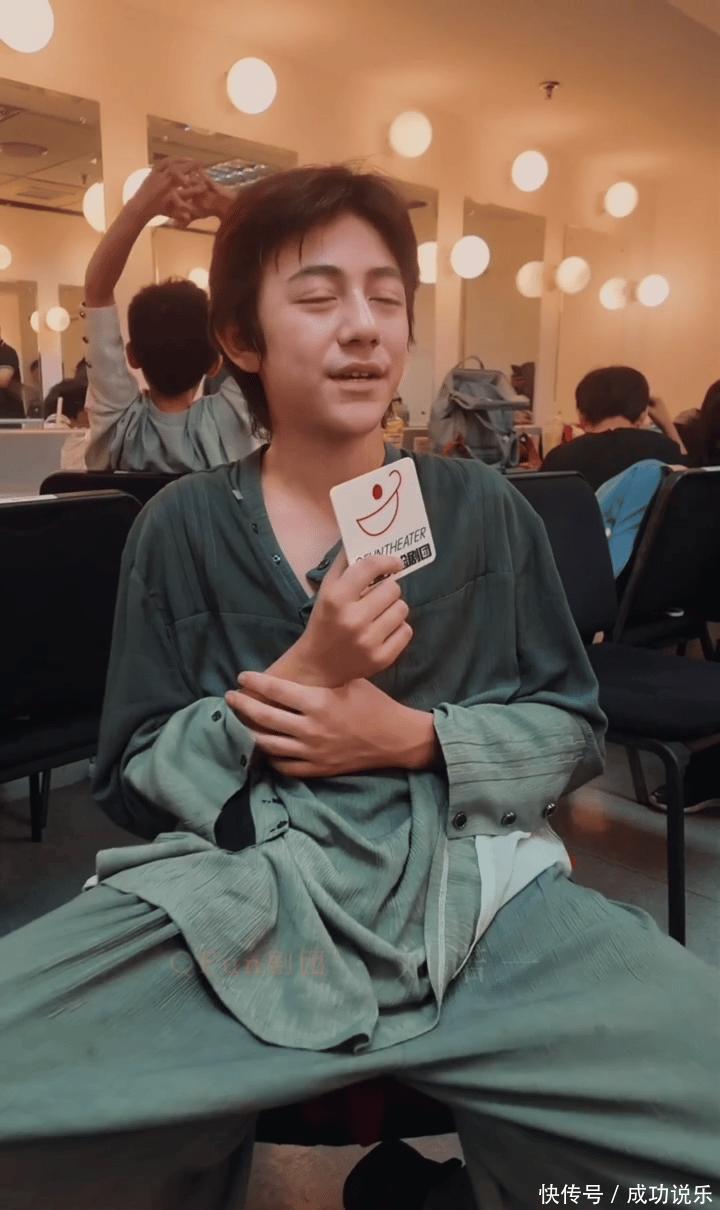 刘烨一双儿女现身：诺一是爸爸翻版，霓娜好惊艳，端庄优雅巨漂亮 - 360娱乐，你开心就好