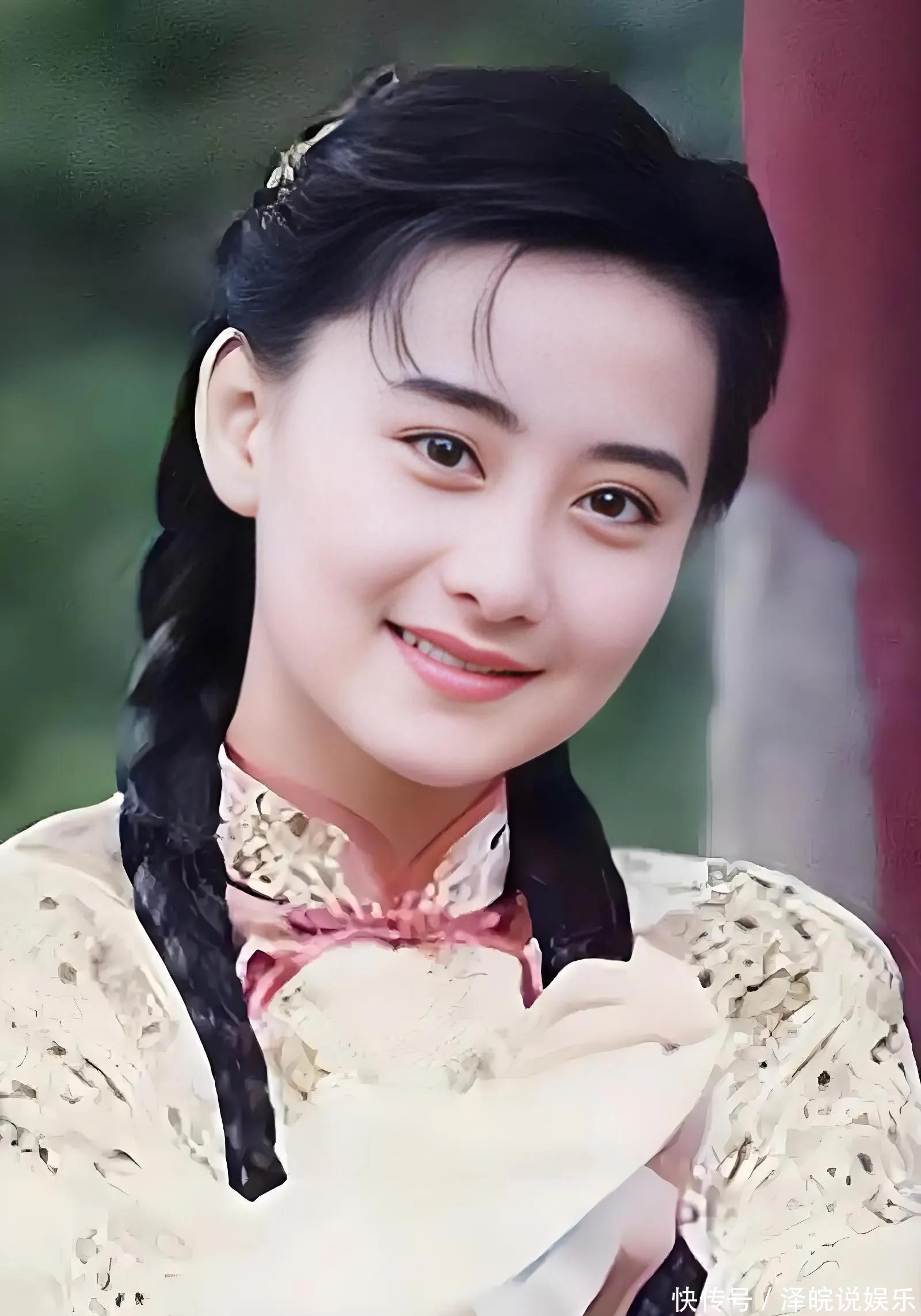51岁陈德容生日照刷屏:牛仔裤配烟火气,活成岁月里的北京大妞