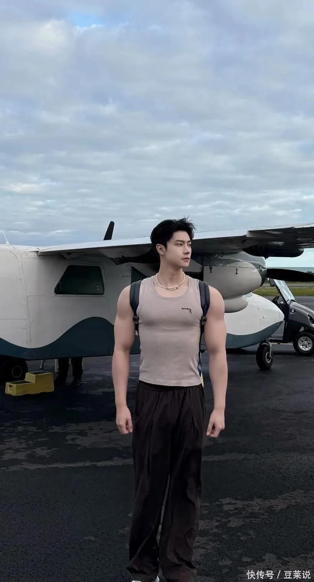 邵巍是一位才华横溢的青年短剧男演员，霸气威武十足。 - 360娱乐，你开心就好