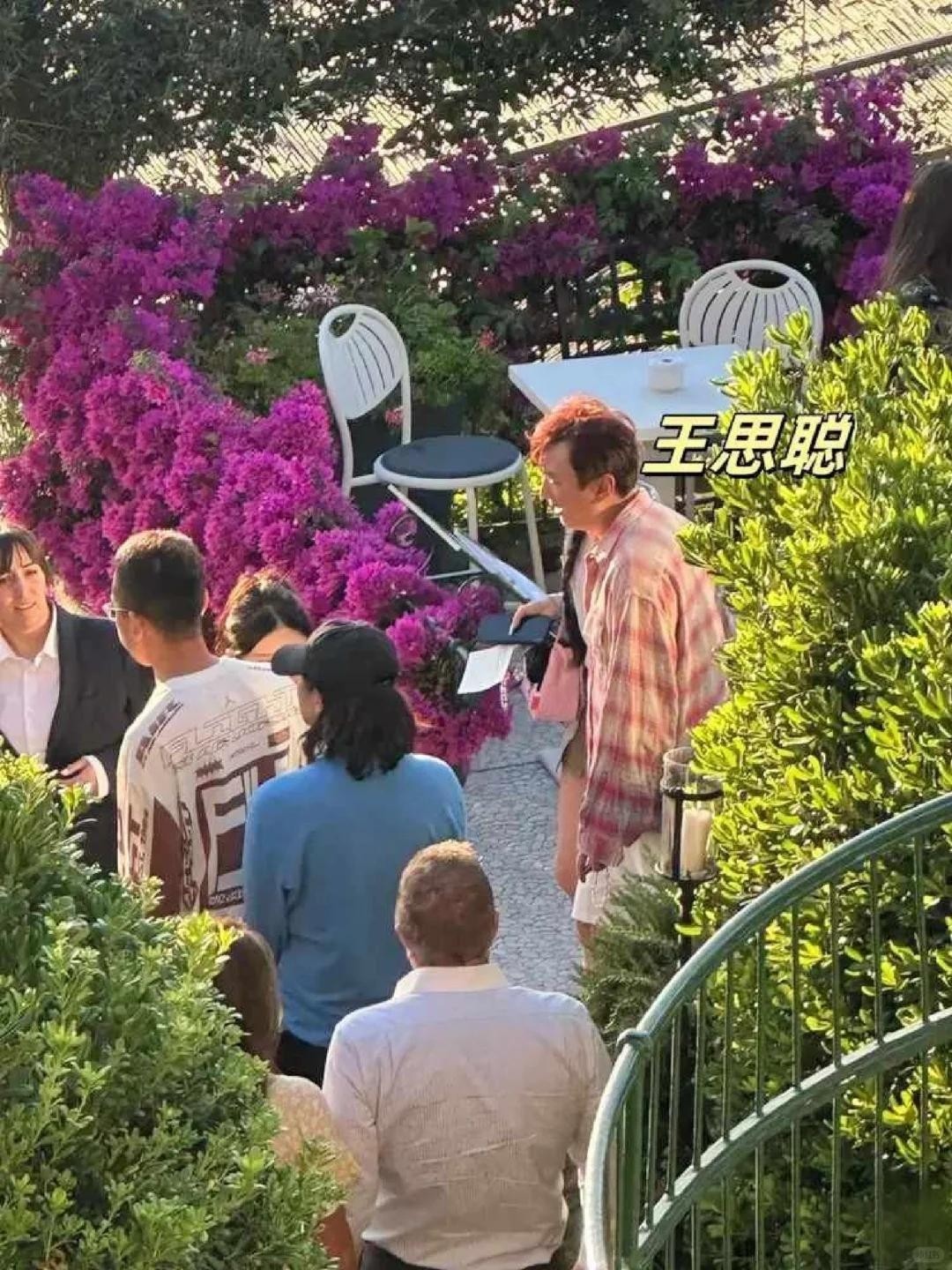 王思聪带懒懒住海岛酒店,千元衬衫俩人同穿,下巴后缩减轻变帅气 - 360娱乐,你开心就好