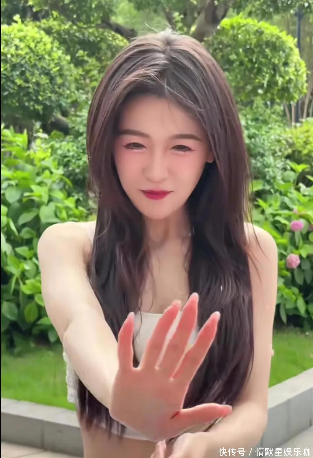 任绵绵,新晋车模颜值女神,生气时模样超萌 - 360娱乐,你开心就好