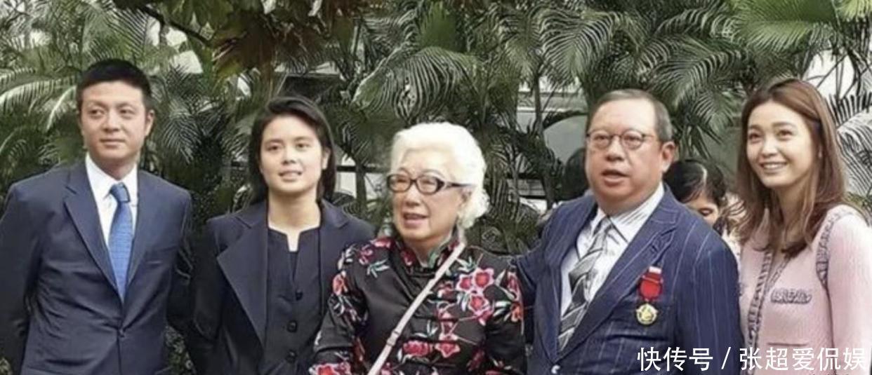 林建岳女友林宝贤庆生，鲜花蛋糕摆满台，交往逾12年无名分仍幸福 - 360娱乐，你开心就好
