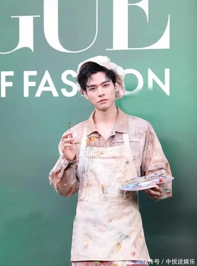 VOGUE盛典“丑衣服”风波：当红毯变“翻车现场” - 360娱乐，你开心就好