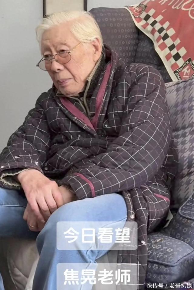焦晃现状令胡玫哭笑不得，烟不离手衣服全是洞洞，其基因必然长寿 - 360娱乐，你开心就好