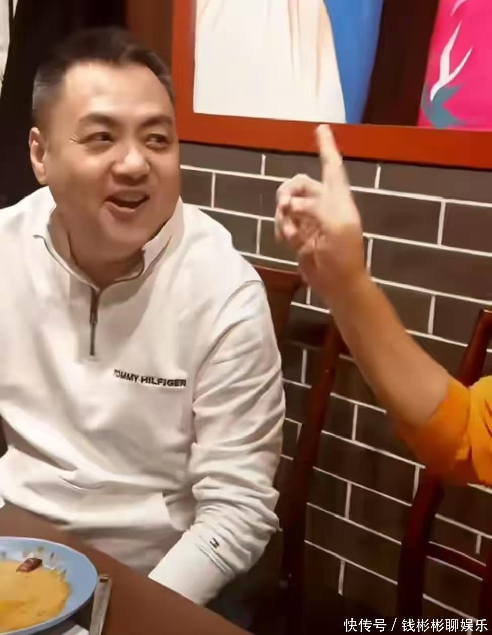 《还珠格格》萧剑扮演者朱宏嘉近况曝光,头发花白,身材发福严重 - 360娱乐,你开心就好