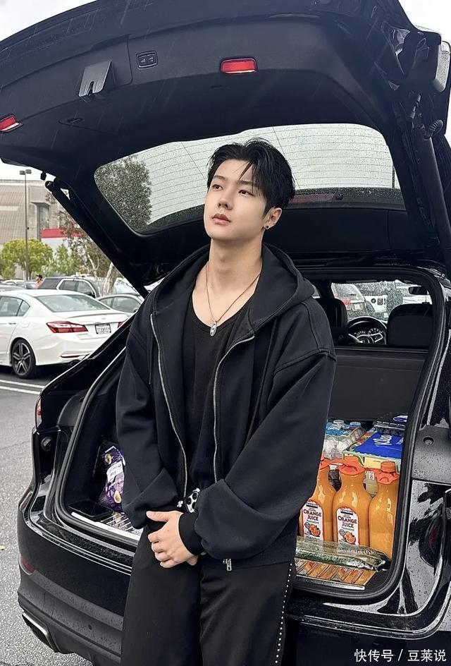 邵巍是一位才华横溢的青年短剧男演员,霸气威武十足。 - 360娱乐,你开心就好