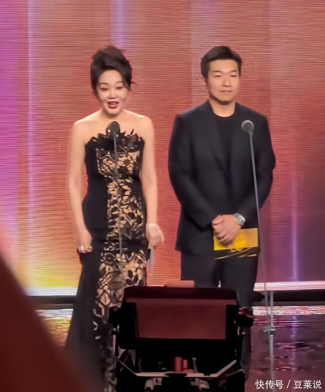 长春电影节红毯:闫妮一脸苦相,王珞丹脸又僵又肿,刘浩存赢麻了 - 360娱乐,你开心就好